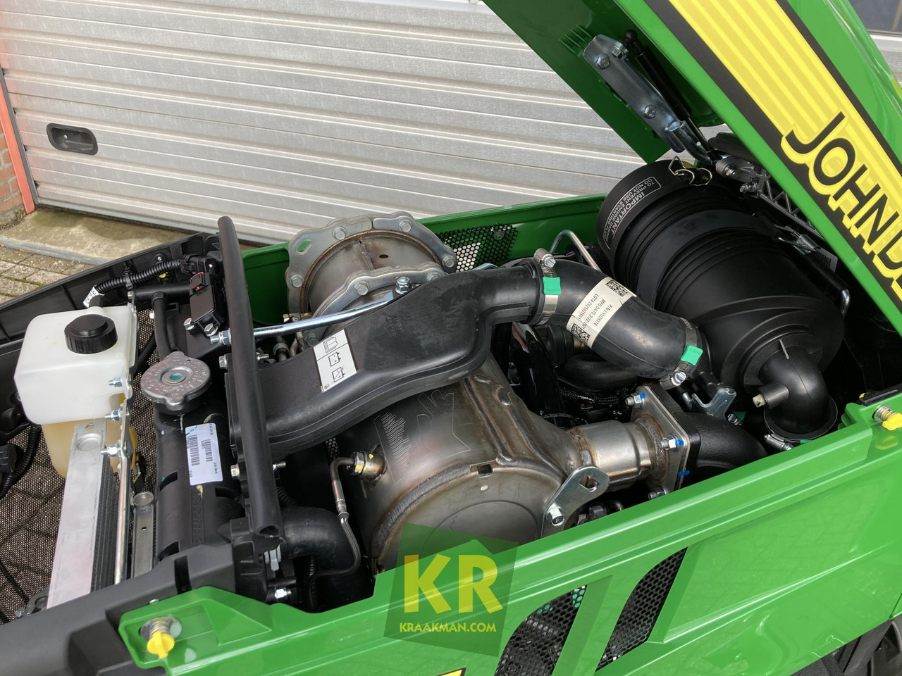 3038E John Deere - Kistraktor: 4 kép. 3038E John Deere - Kistraktor: 4 kép.