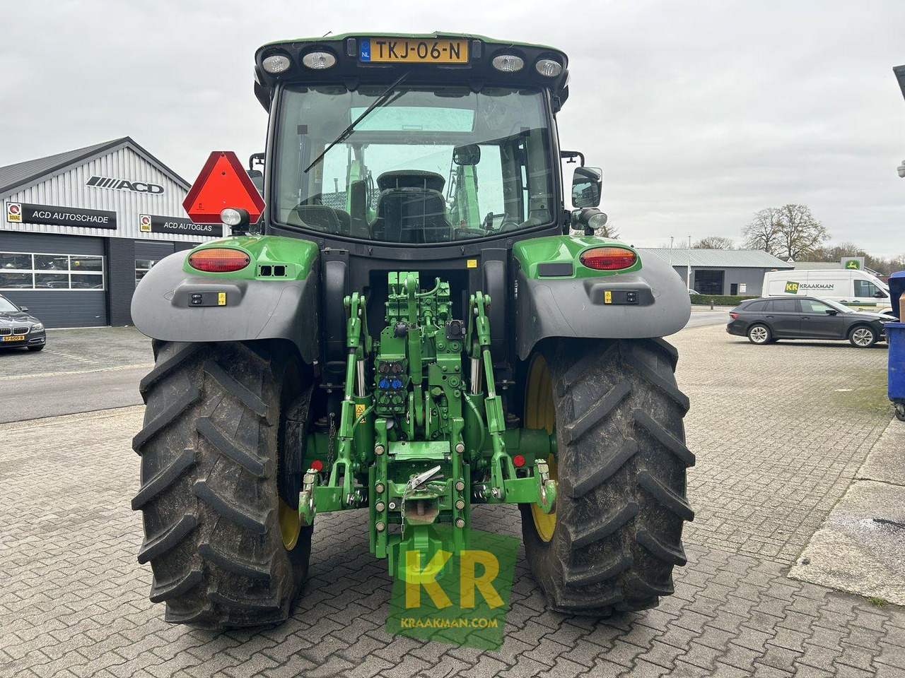 6110R John Deere - Traktor: 3 kép. 6110R John Deere - Traktor: 3 kép.