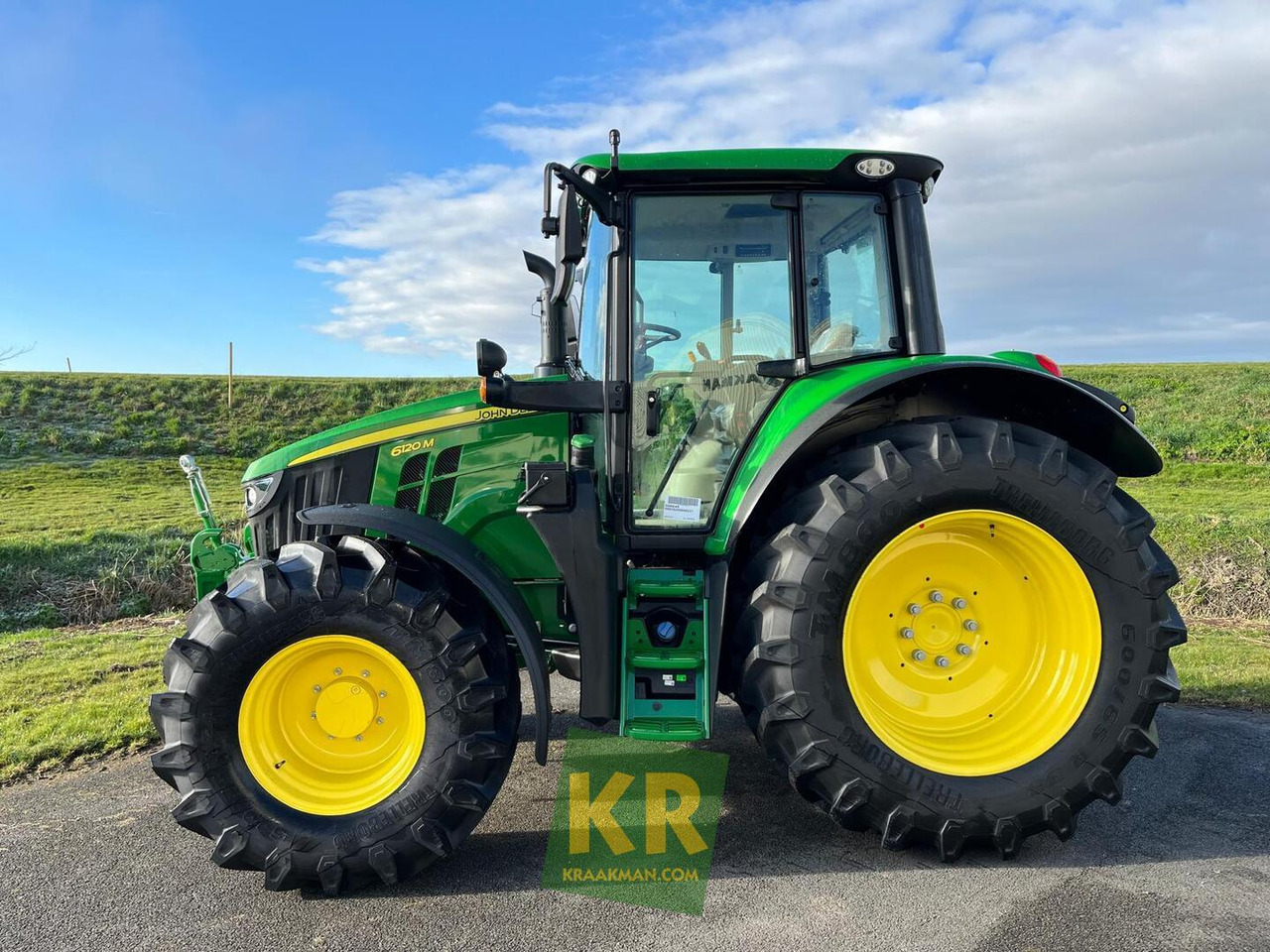 6120M John Deere - Traktor: 2 kép. 6120M John Deere - Traktor: 2 kép.