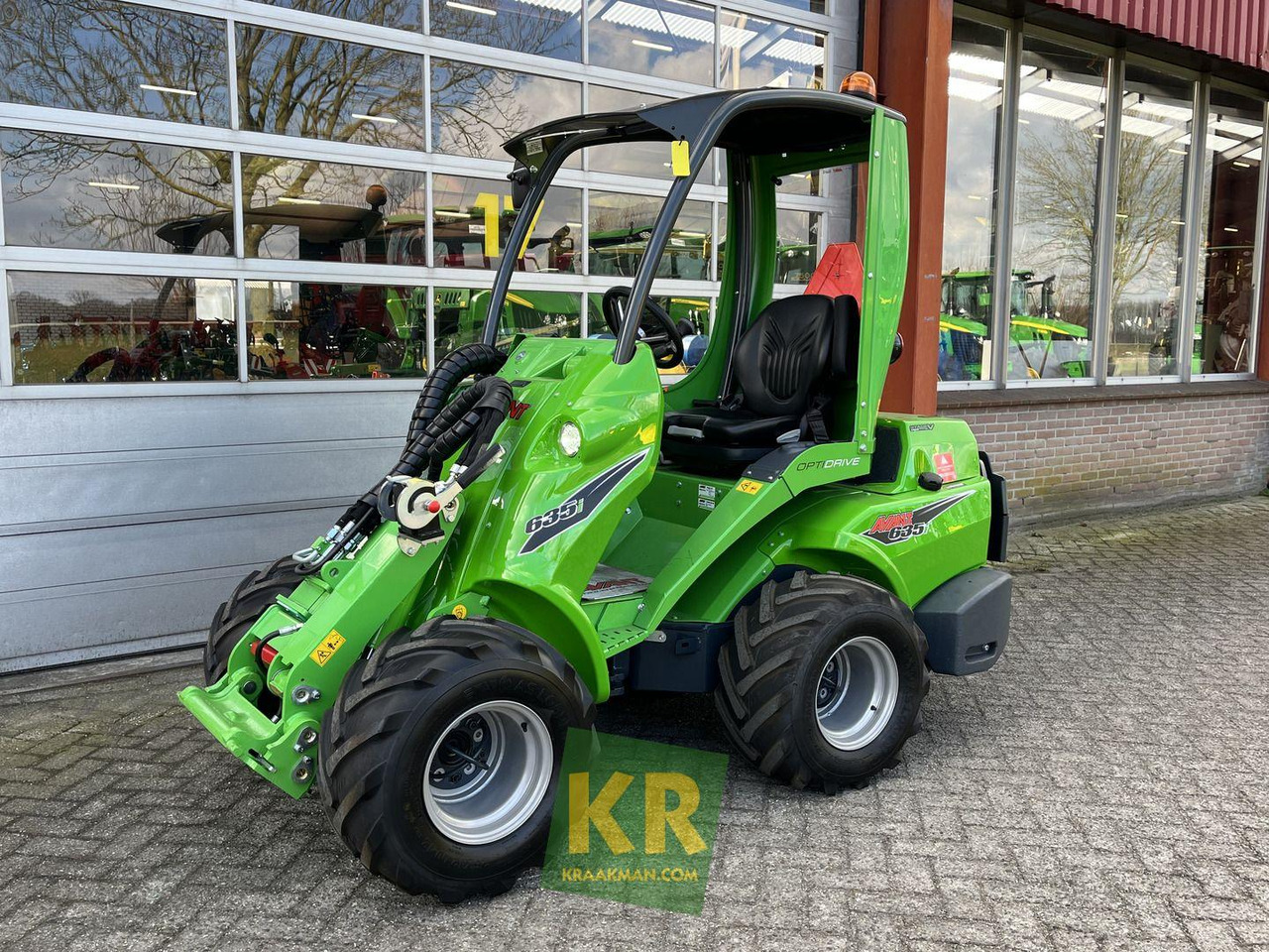 635 TDL Avant - Derékcsuklós rakodó: 1 kép. 635 TDL Avant - Derékcsuklós rakodó: 1 kép.