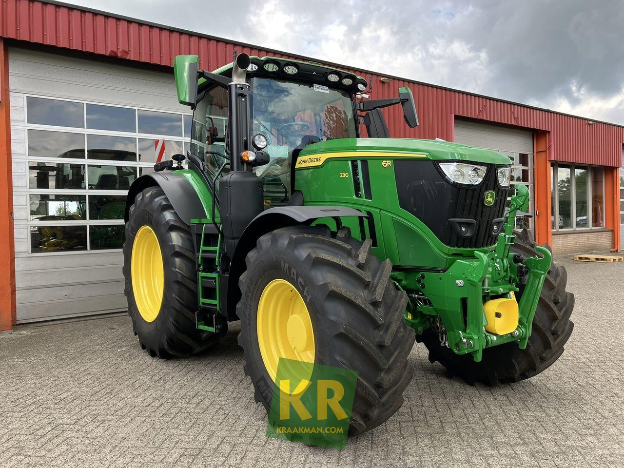 6R 230 John Deere - Traktor: 2 kép. 6R 230 John Deere - Traktor: 2 kép.