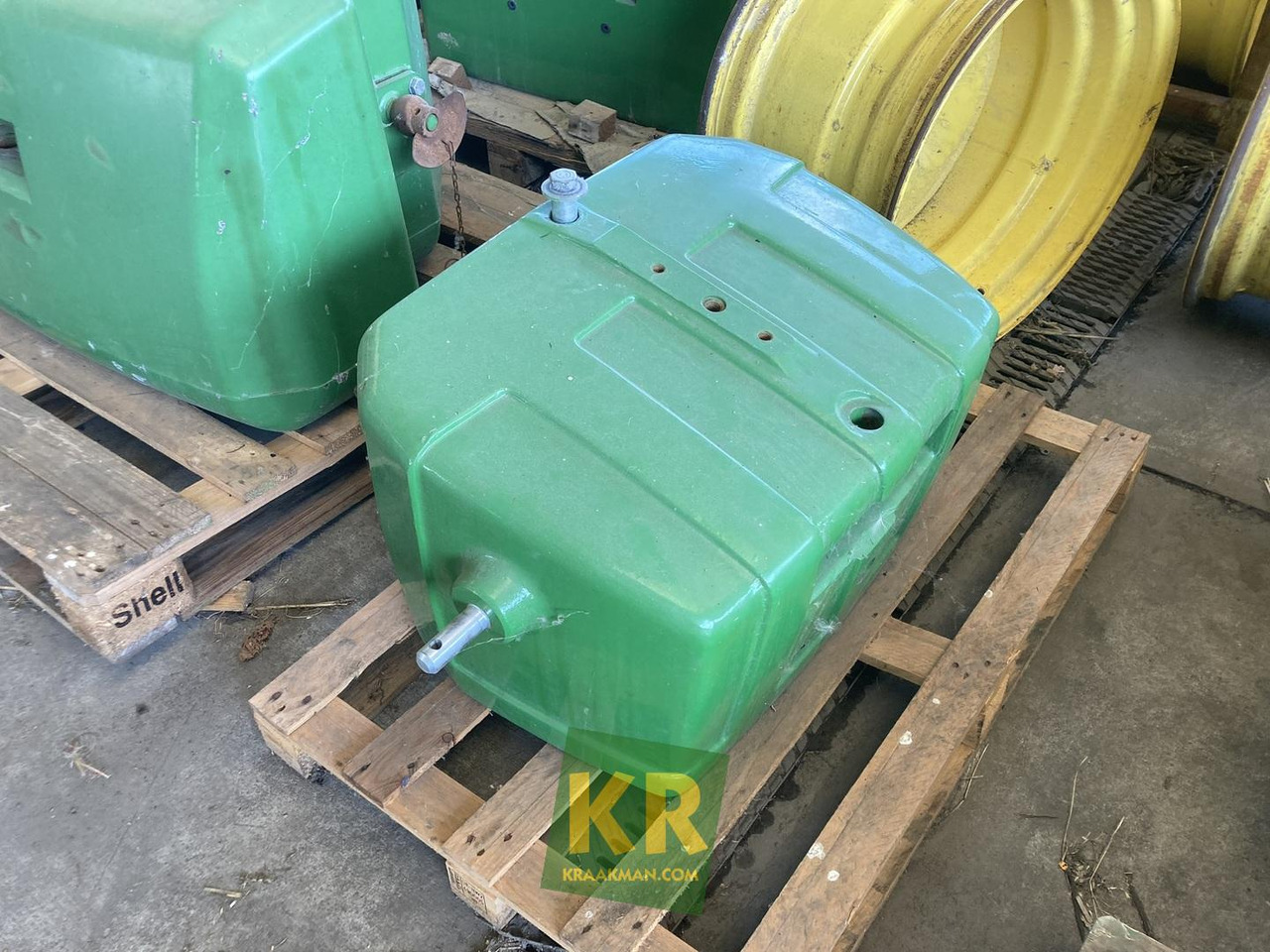 900 kg John Deere - Ellensúly: 1 kép. 900 kg John Deere - Ellensúly: 1 kép.