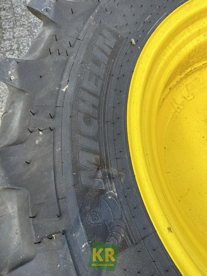 Agribib 380/85R30 Michelin - Komplett kerék - Mezőgazdasági gépek: 4 kép. Agribib 380/85R30 Michelin - Komplett kerék - Mezőgazdasági gépek: 4 kép.