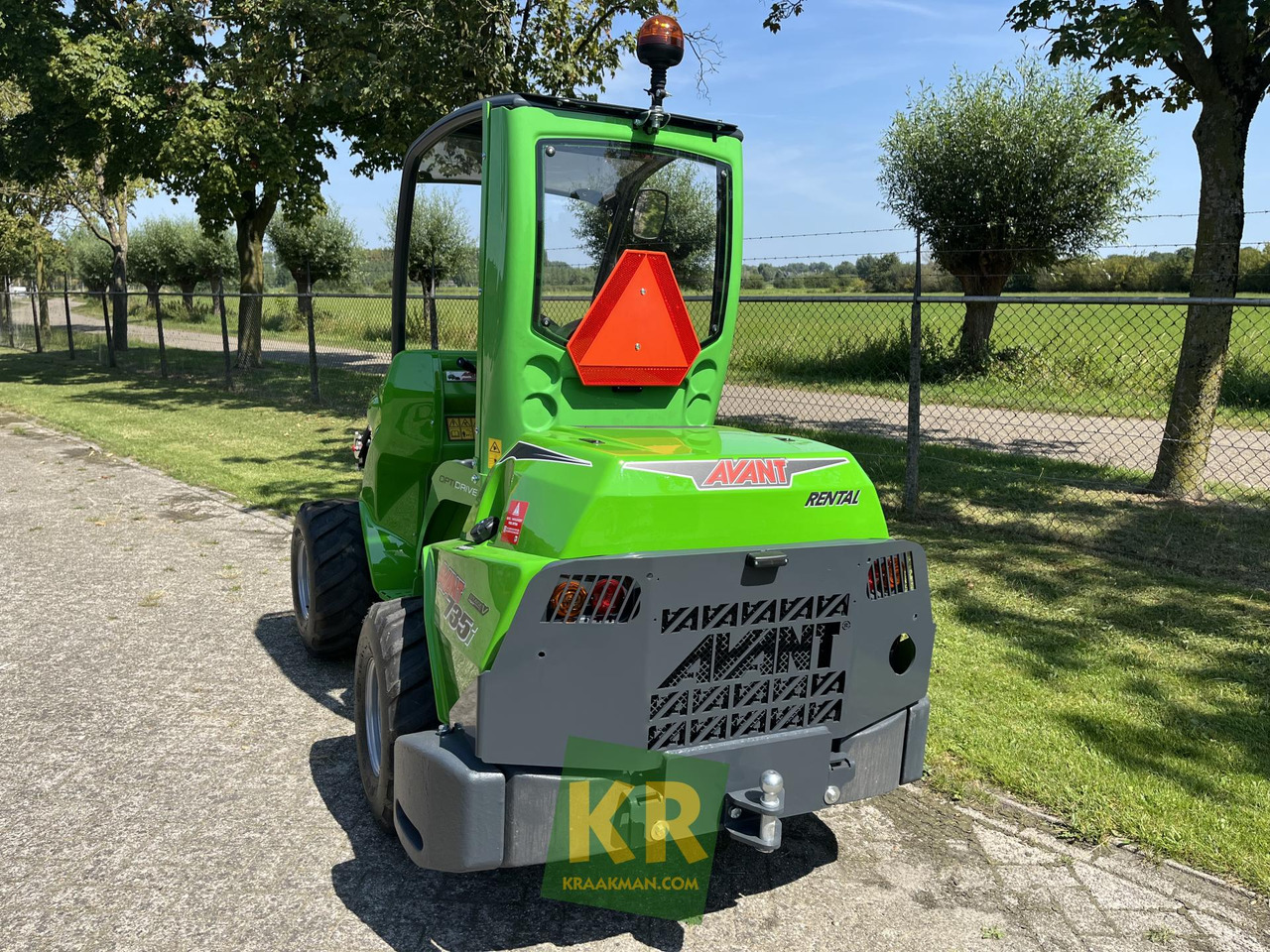 Avant 735 TDL - Derékcsuklós rakodó: 4 kép. Avant 735 TDL - Derékcsuklós rakodó: 4 kép.