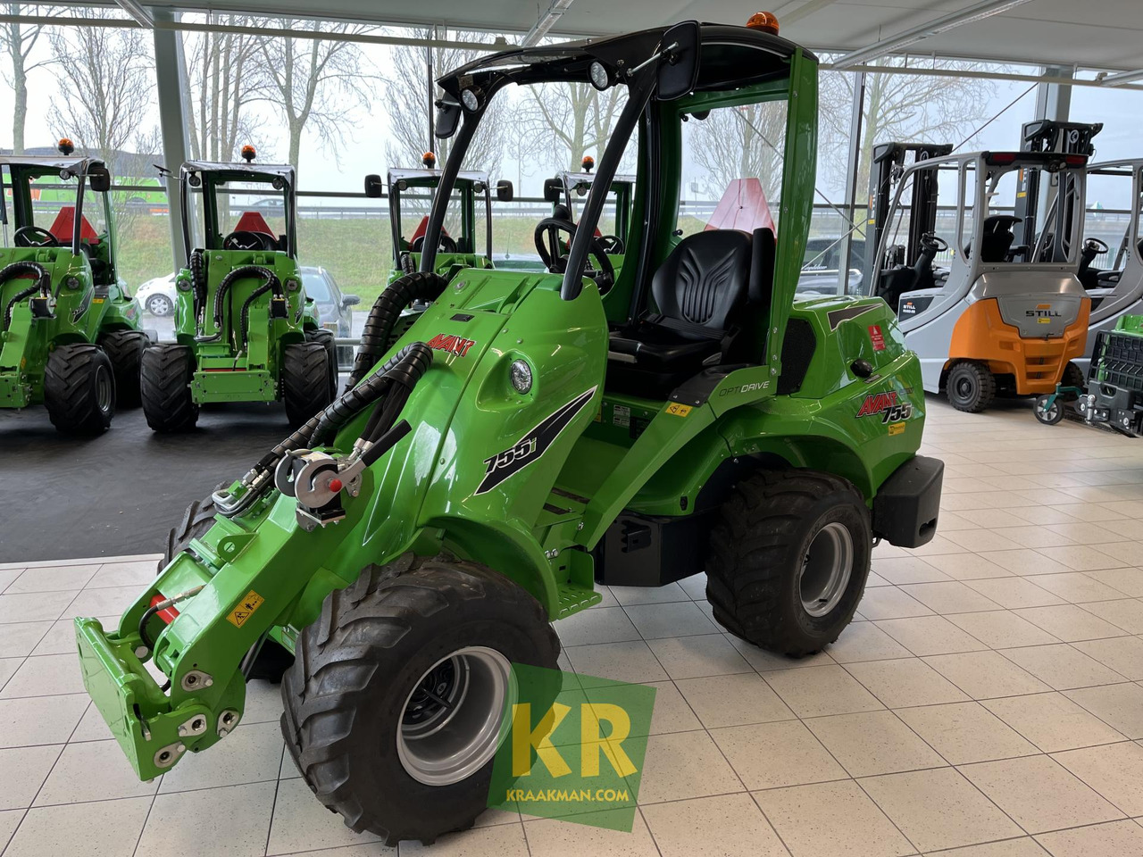 Avant 755 TDL - Derékcsuklós rakodó: 3 kép. Avant 755 TDL - Derékcsuklós rakodó: 3 kép.