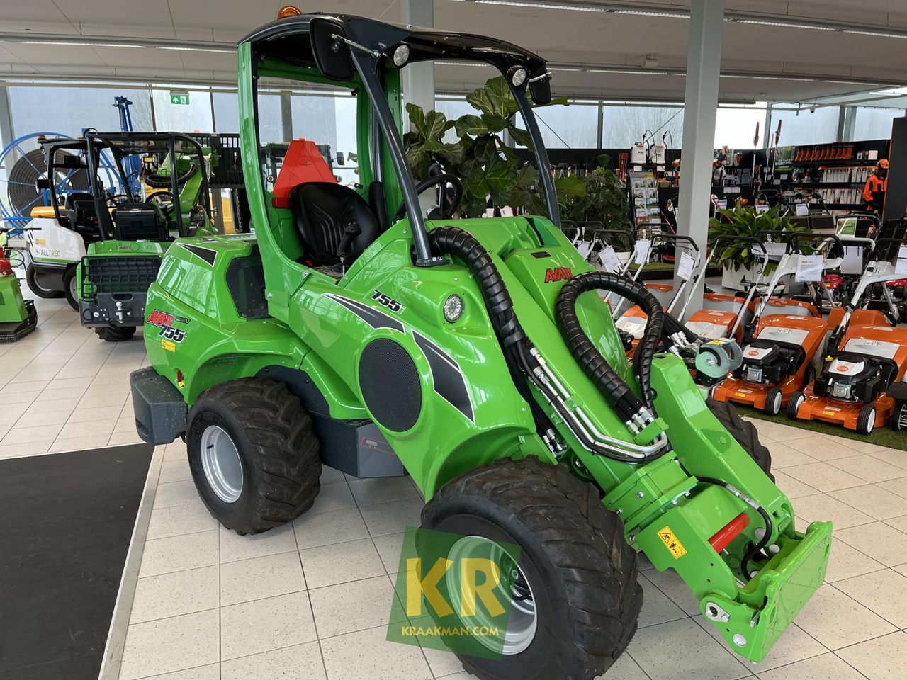 Avant 755 TDL - Derékcsuklós rakodó: 2 kép. Avant 755 TDL - Derékcsuklós rakodó: 2 kép.