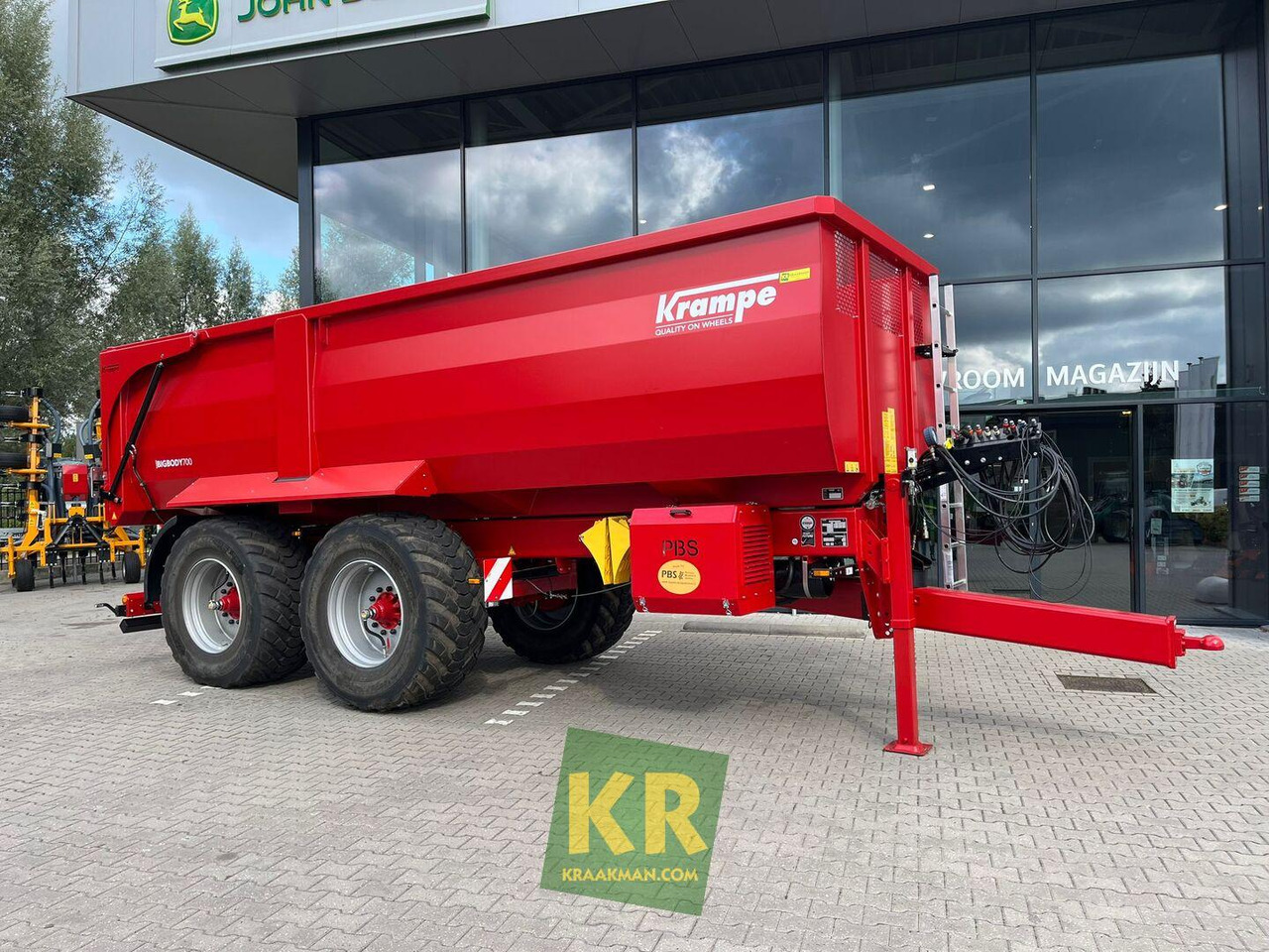 BIG BODY 700 Krampe - Mezőgazdasági billenőpótkocsi: 1 kép. BIG BODY 700 Krampe - Mezőgazdasági billenőpótkocsi: 1 kép.