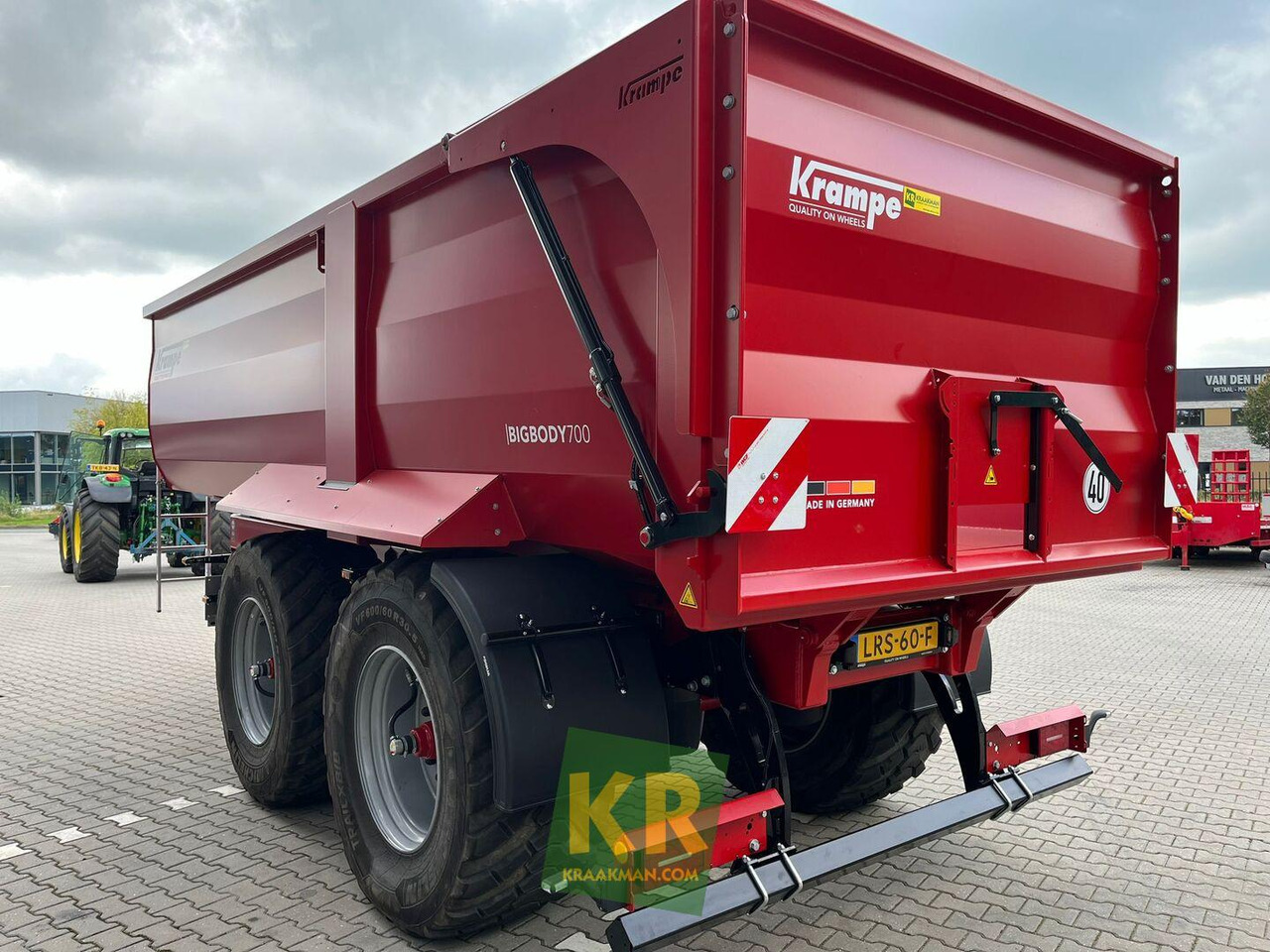 BIG BODY 700 Krampe - Mezőgazdasági billenőpótkocsi: 4 kép. BIG BODY 700 Krampe - Mezőgazdasági billenőpótkocsi: 4 kép.