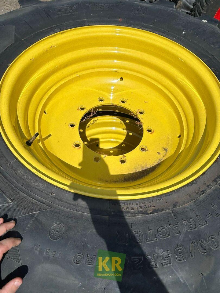Banden Bridgestone Bridgestone - Komplett kerék - Mezőgazdasági gépek: 1 kép. Banden Bridgestone Bridgestone - Komplett kerék - Mezőgazdasági gépek: 1 kép.
