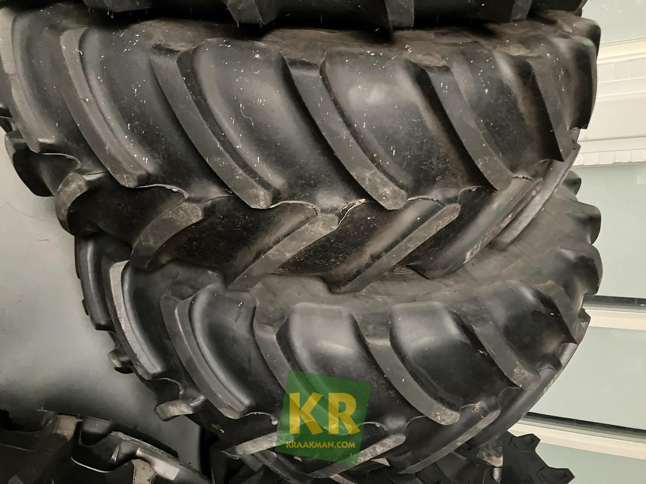 Banden Firestone Firestone - Gumiabroncs - Mezőgazdasági gépek: 1 kép. Banden Firestone Firestone - Gumiabroncs - Mezőgazdasági gépek: 1 kép.