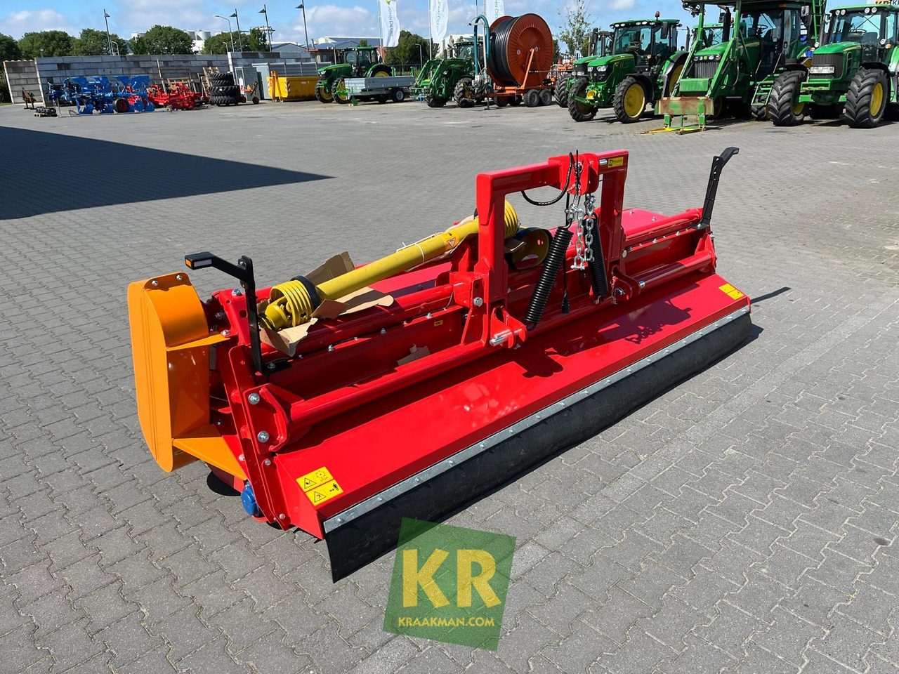 Ducker UM - Fűkasza: 4 kép. Ducker UM - Fűkasza: 4 kép.