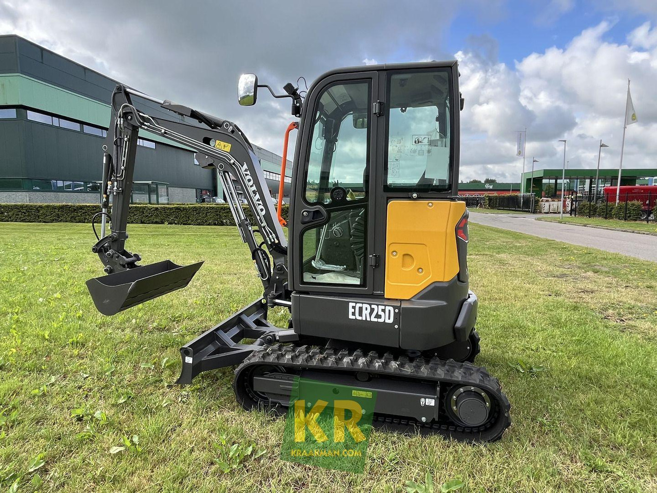 ECR 25 DFL Volvo - Minikotró: 1 kép. ECR 25 DFL Volvo - Minikotró: 1 kép.