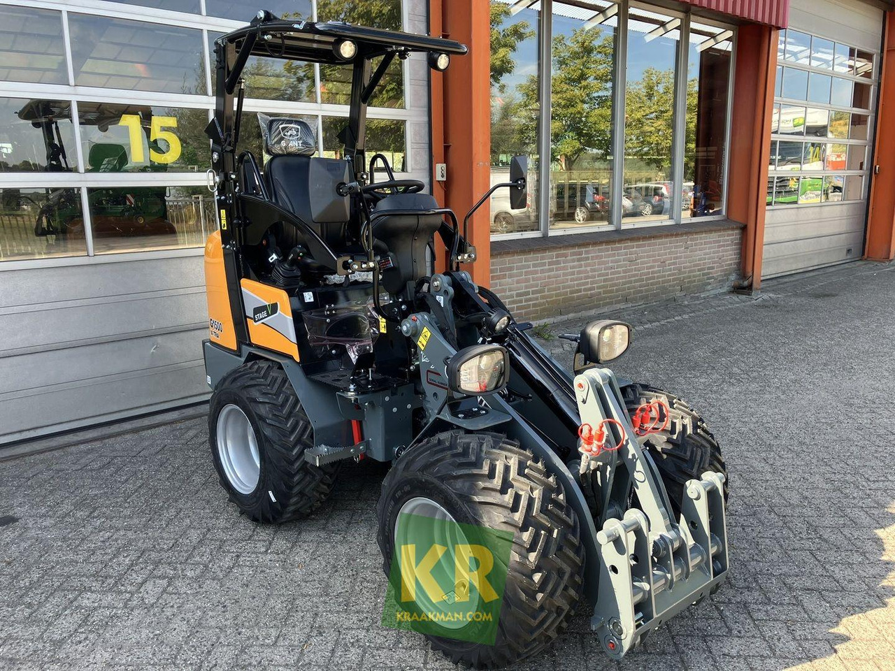 G1500 Xtra Giant  - Derékcsuklós rakodó: 2 kép. G1500 Xtra Giant  - Derékcsuklós rakodó: 2 kép.