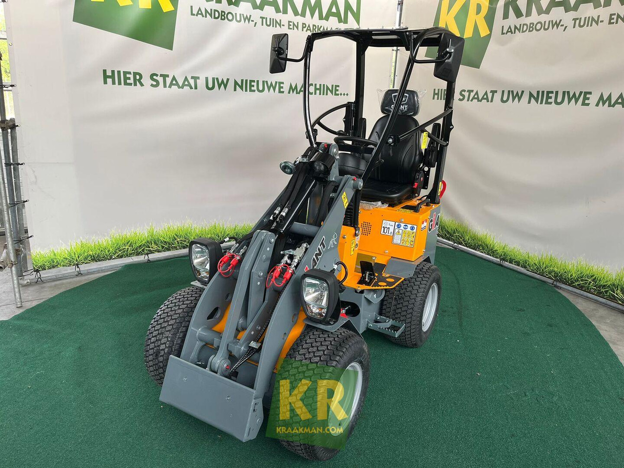 Giant G1200  - Derékcsuklós rakodó: 2 kép. Giant G1200  - Derékcsuklós rakodó: 2 kép.