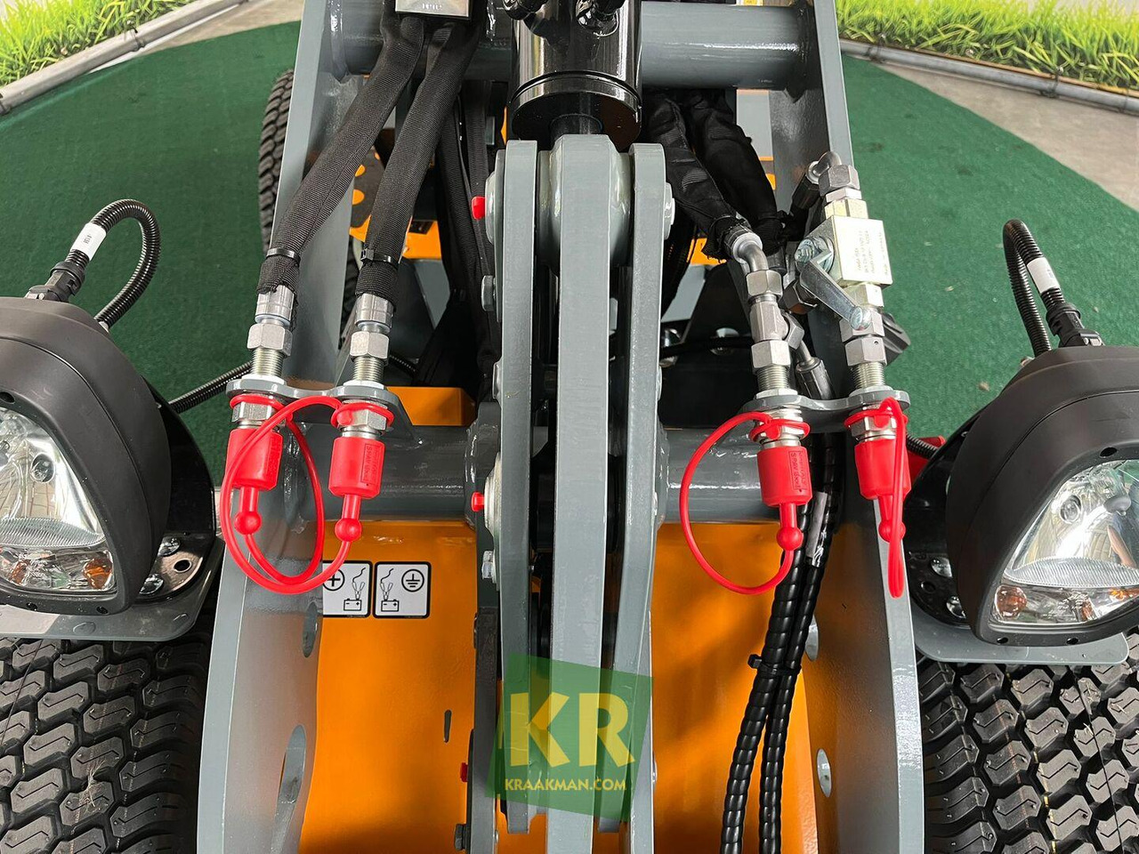 Giant G1200  - Derékcsuklós rakodó: 5 kép. Giant G1200  - Derékcsuklós rakodó: 5 kép.