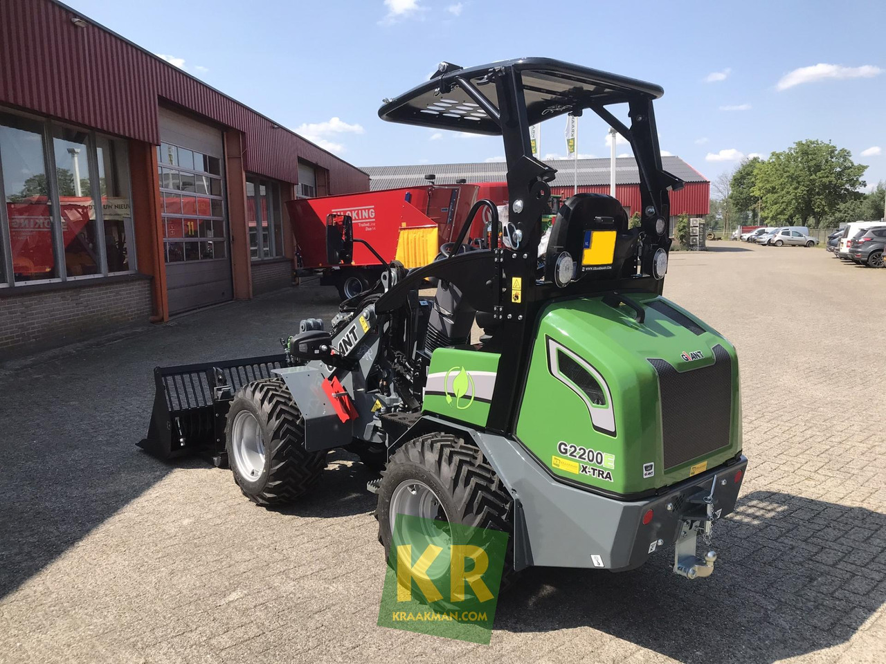 Giant G2200E - Derékcsuklós rakodó: 4 kép. Giant G2200E - Derékcsuklós rakodó: 4 kép.