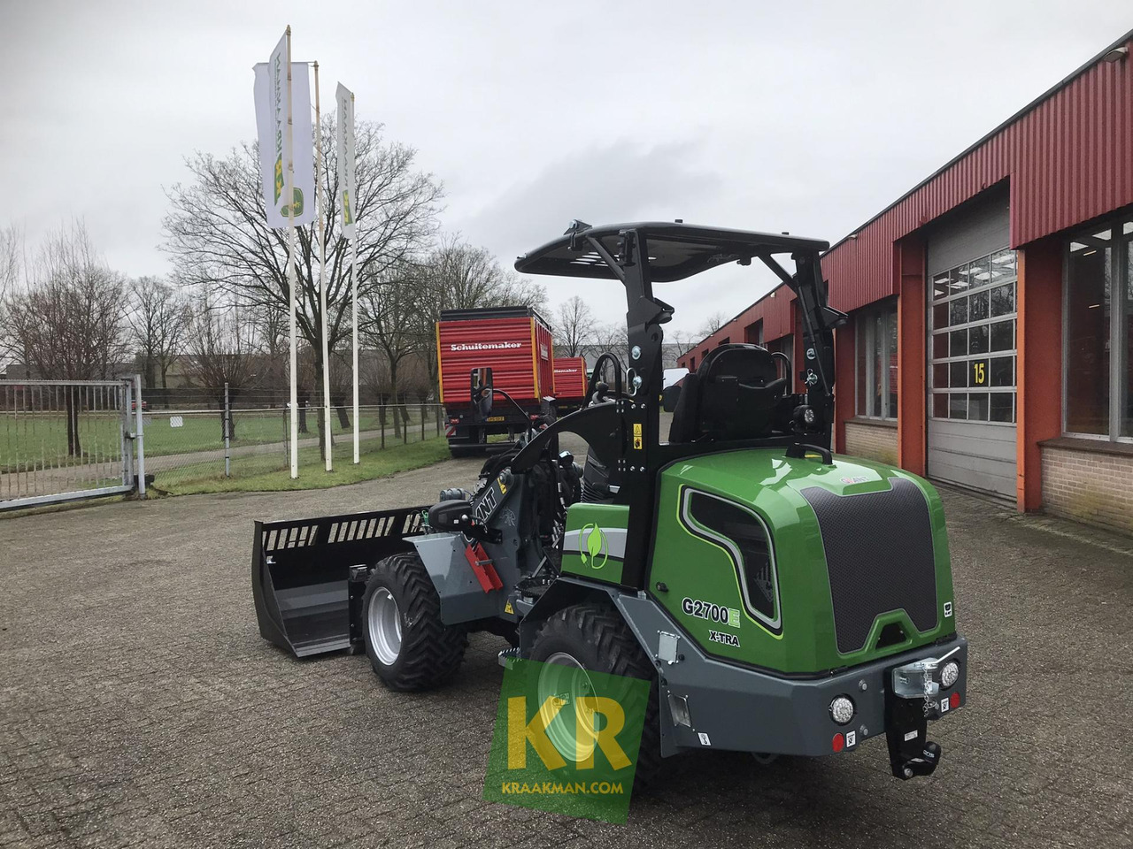 Giant G2700E - Derékcsuklós rakodó: 5 kép. Giant G2700E - Derékcsuklós rakodó: 5 kép.