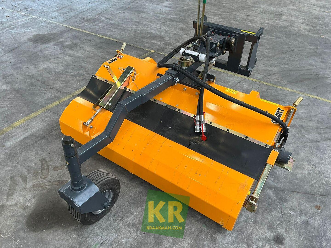 Giant Veegmachine - Ferde seprő: 2 kép. Giant Veegmachine - Ferde seprő: 2 kép.