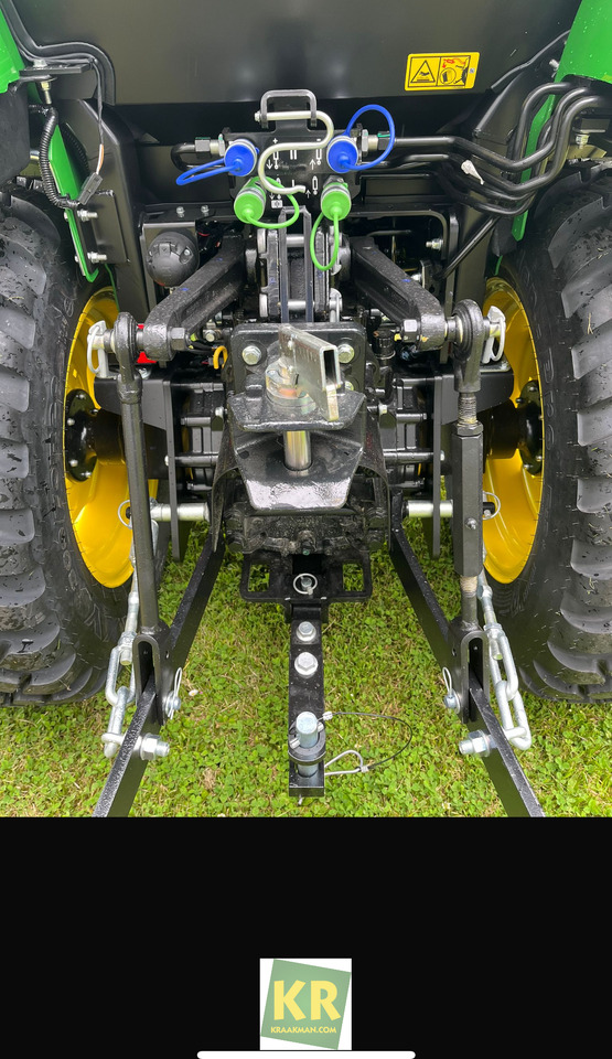 John Deere 2032R - Kistraktor: 5 kép. John Deere 2032R - Kistraktor: 5 kép.