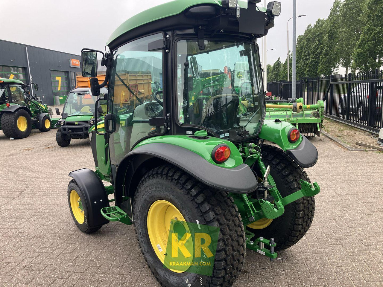 John Deere 3039R - Kistraktor: 4 kép. John Deere 3039R - Kistraktor: 4 kép.