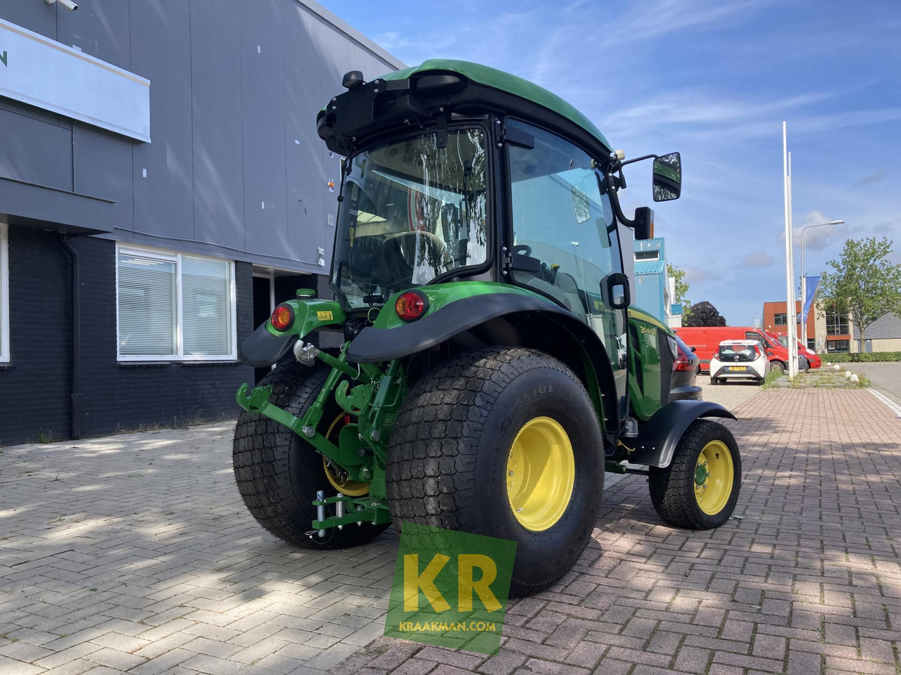 John Deere 3046R - Kistraktor: 2 kép. John Deere 3046R - Kistraktor: 2 kép.
