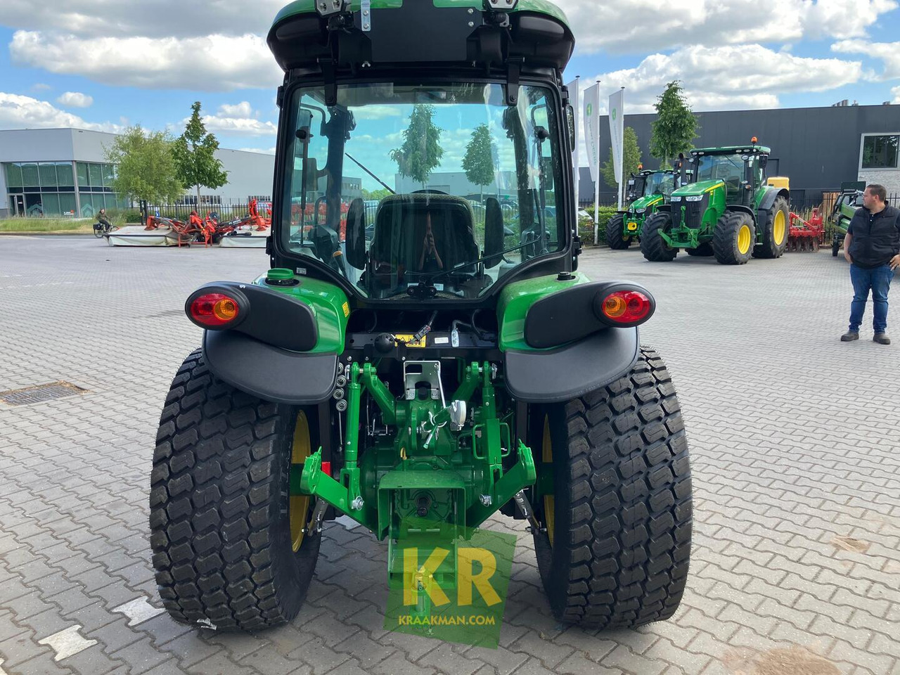 John Deere 4066R - Kistraktor: 3 kép. John Deere 4066R - Kistraktor: 3 kép.