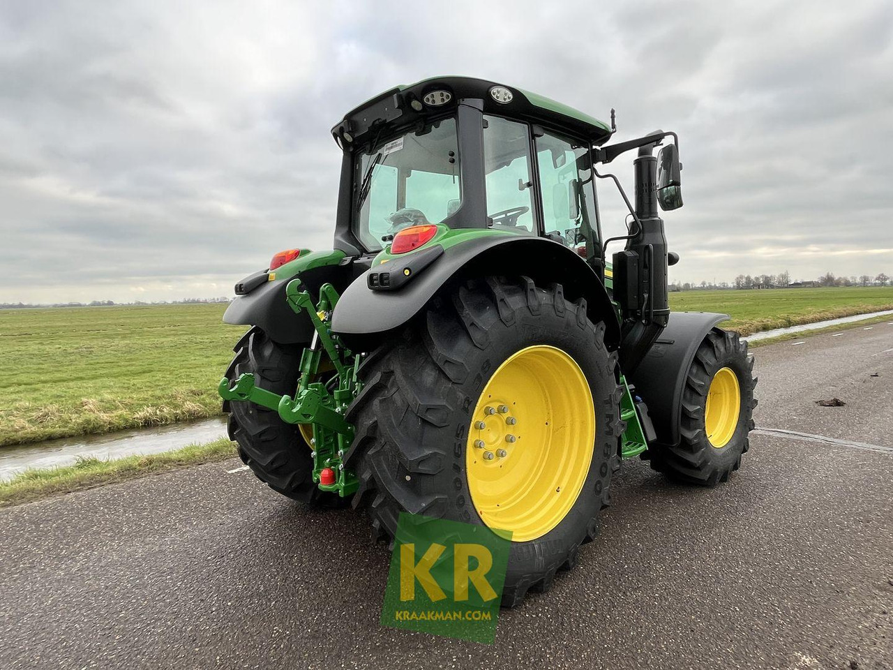 John Deere 6120M - Traktor: 5 kép. John Deere 6120M - Traktor: 5 kép.