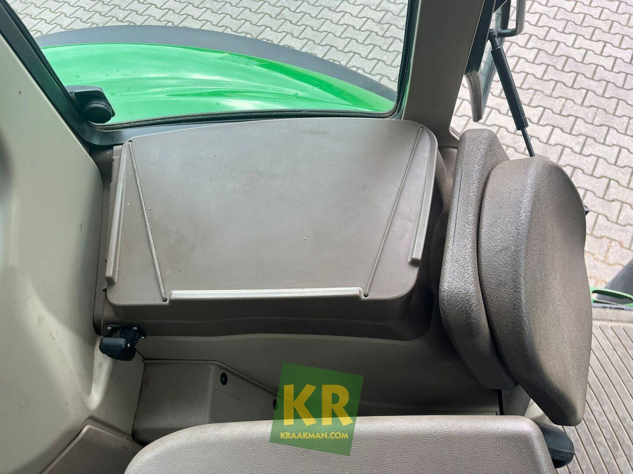 John Deere 6120M - Traktor: 3 kép. John Deere 6120M - Traktor: 3 kép.