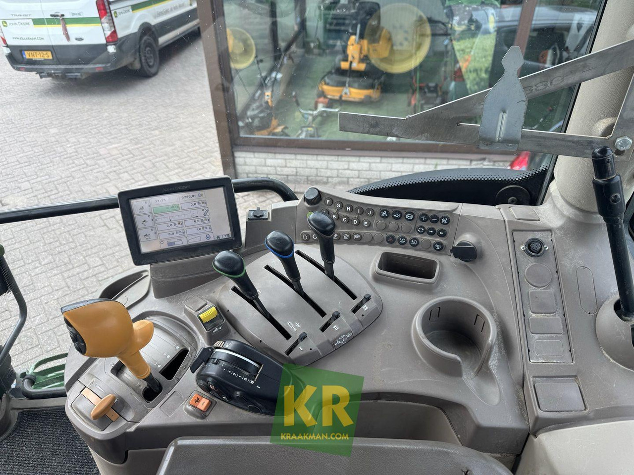 John Deere 6125R - Traktor: 5 kép. John Deere 6125R - Traktor: 5 kép.