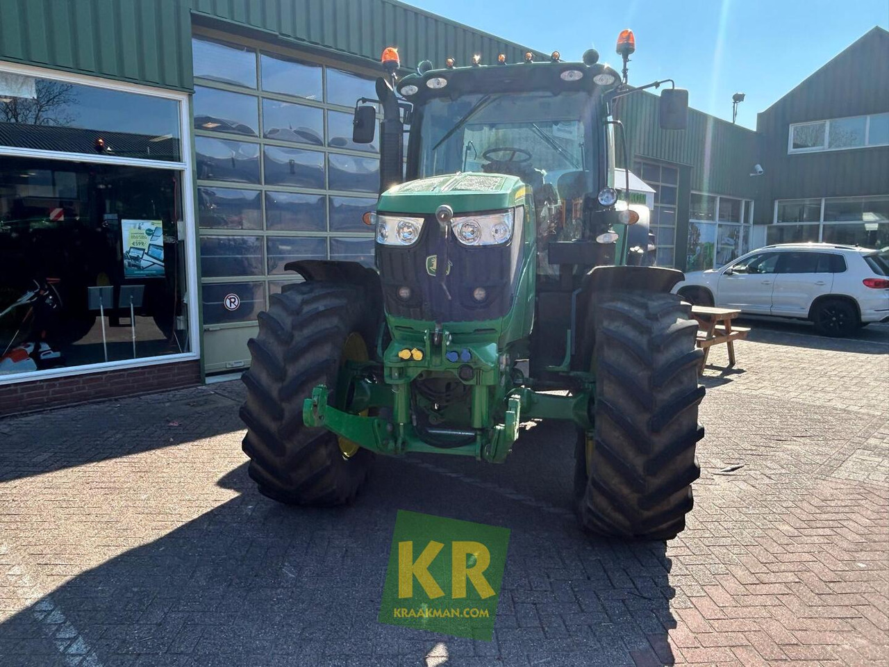 John Deere 6150R - Traktor: 2 kép. John Deere 6150R - Traktor: 2 kép.