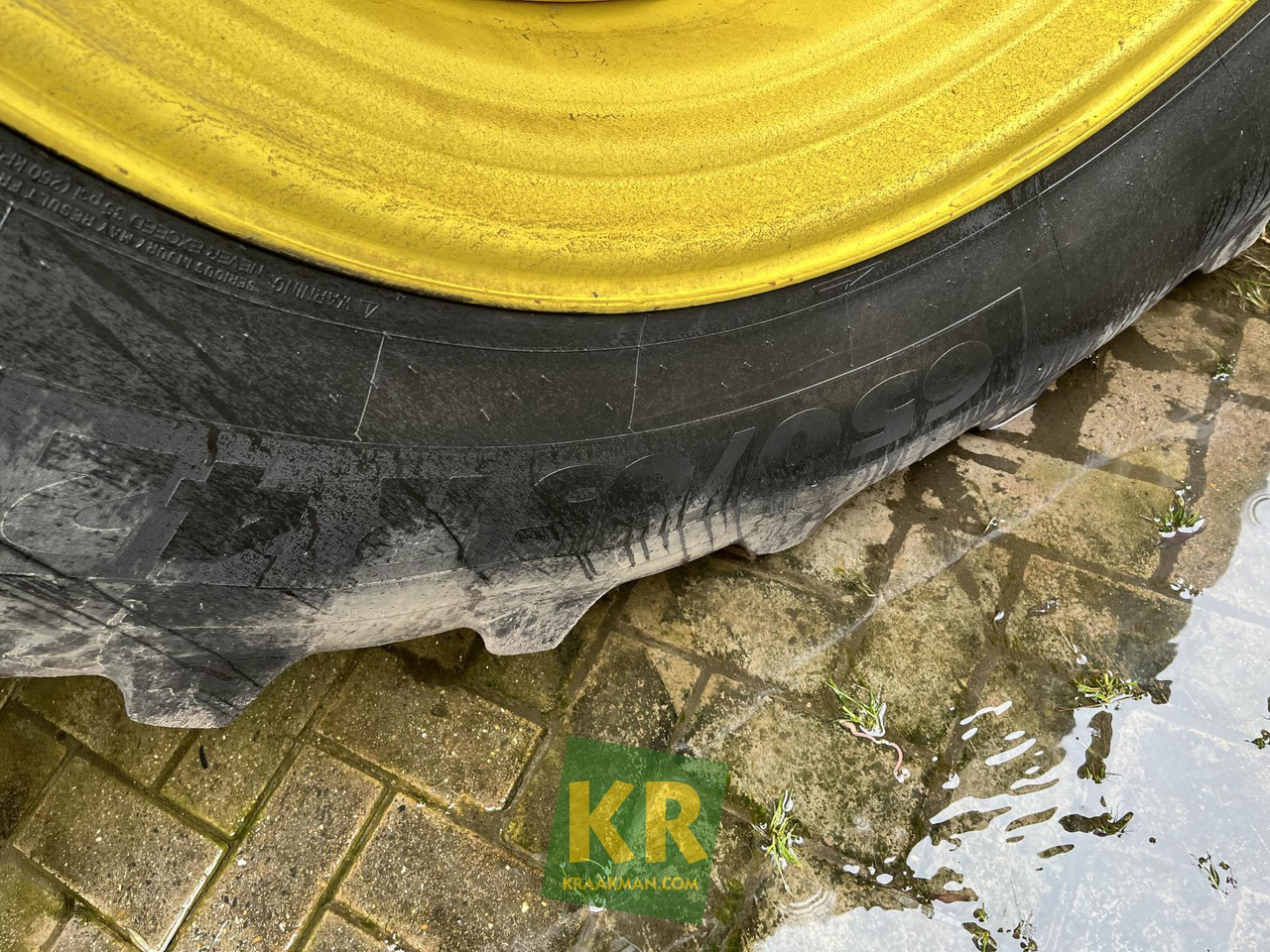 Traktor John Deere 6215R: 6 kép.
