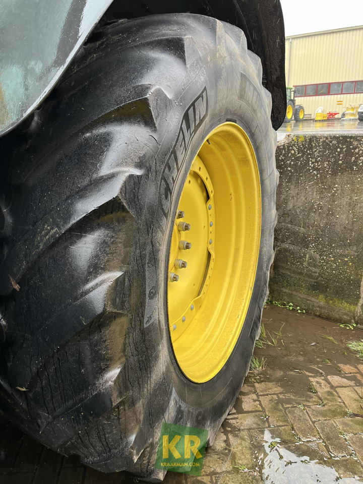 John Deere 6215R - Traktor: 5 kép. John Deere 6215R - Traktor: 5 kép.