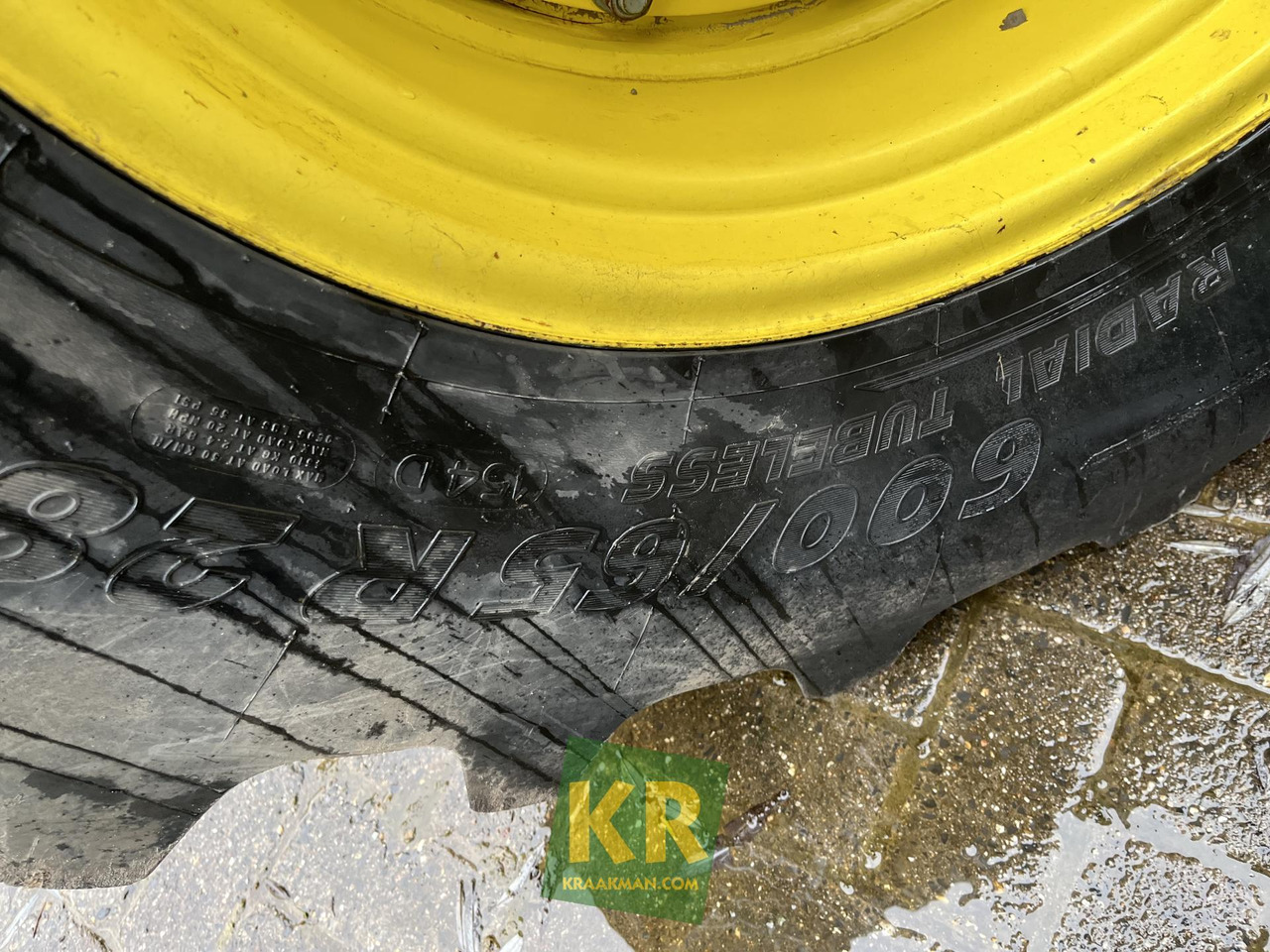 Traktor John Deere 6215R: 9 kép.