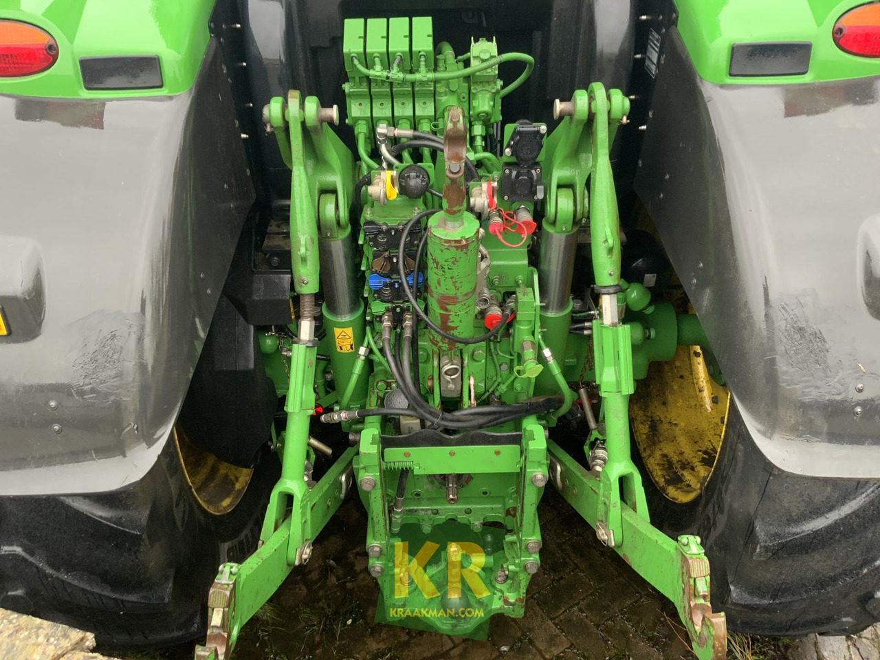 John Deere 6215R - Traktor: 4 kép. John Deere 6215R - Traktor: 4 kép.