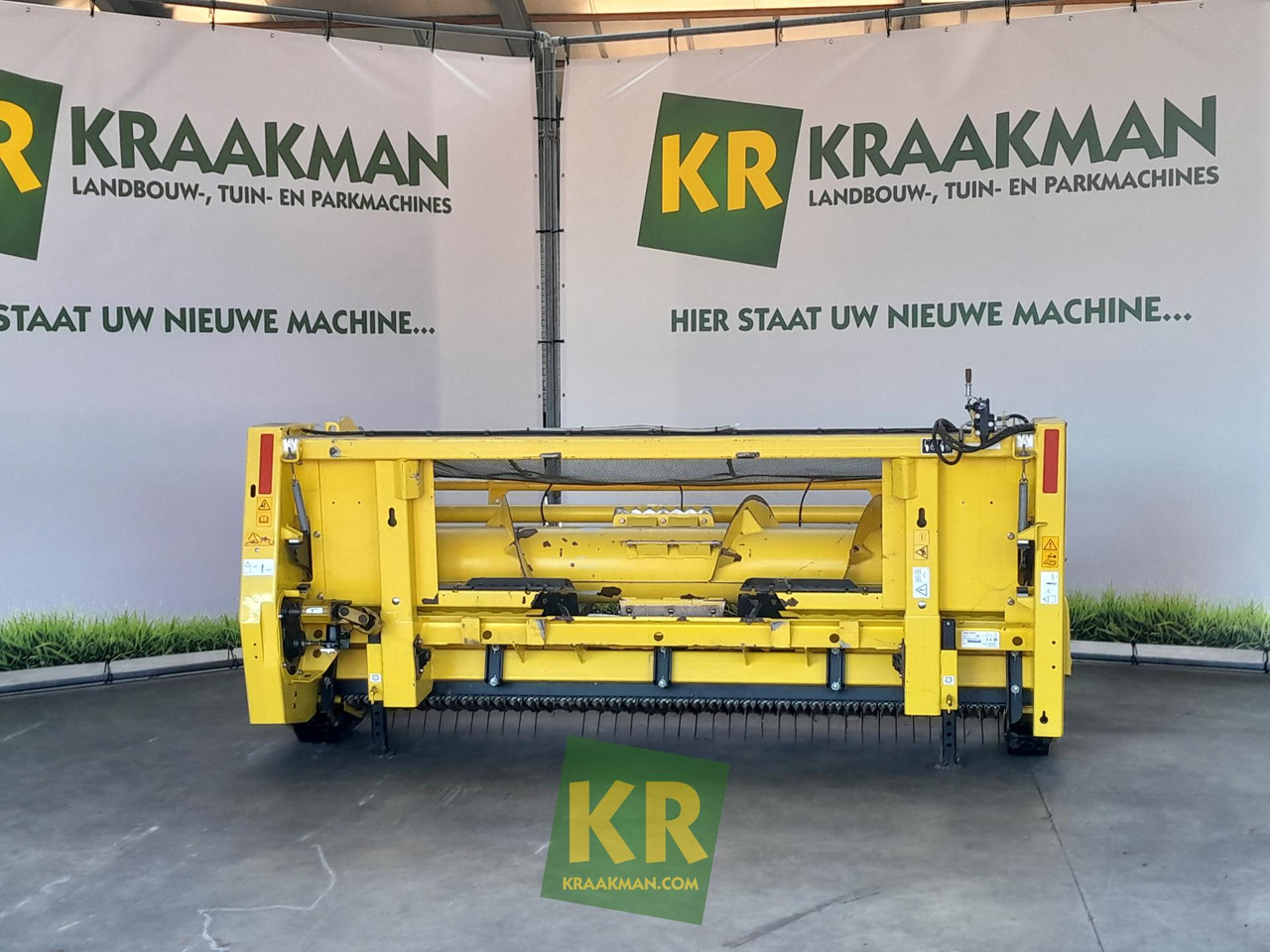 John Deere 630C - Takarmánybetakarító gép: 2 kép. John Deere 630C - Takarmánybetakarító gép: 2 kép.