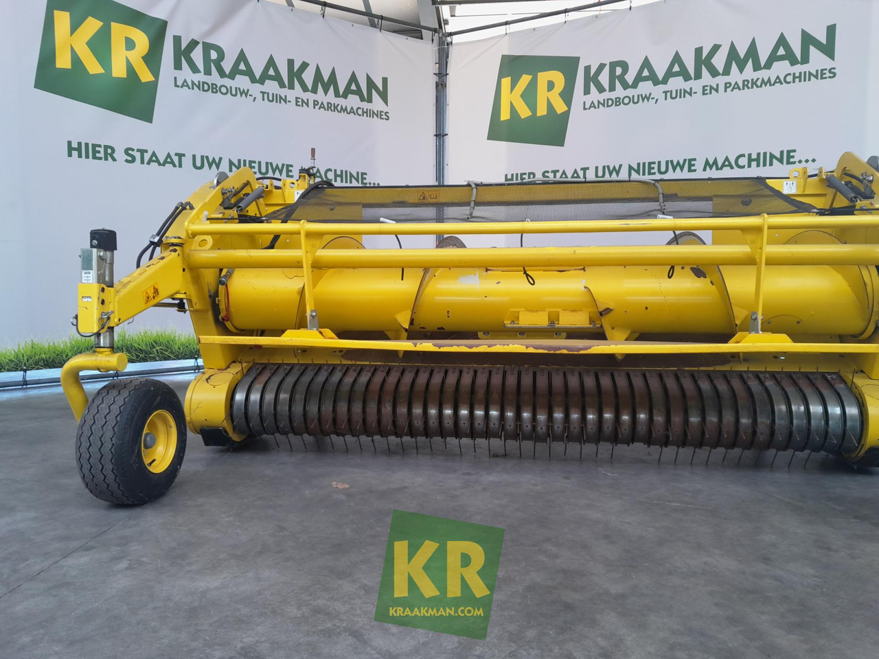 John Deere 630C - Takarmánybetakarító gép: 5 kép. John Deere 630C - Takarmánybetakarító gép: 5 kép.