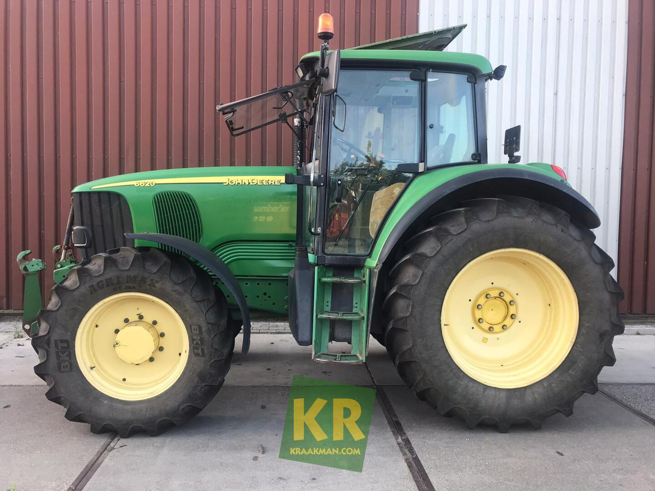 John Deere 6620 - Traktor: 2 kép. John Deere 6620 - Traktor: 2 kép.