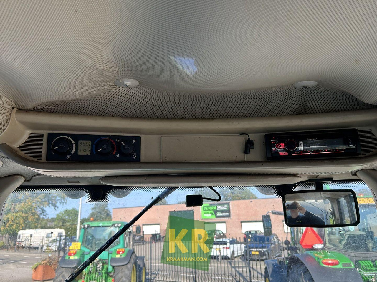 John Deere 6630 PREMIUM - Traktor: 3 kép. John Deere 6630 PREMIUM - Traktor: 3 kép.