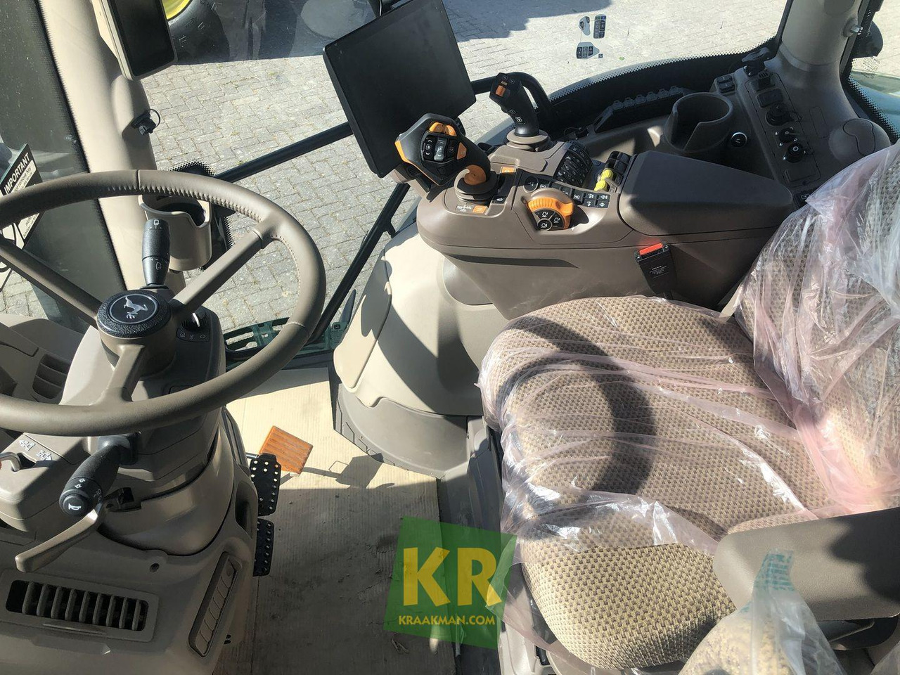 John Deere 6R 110 - Traktor: 4 kép. John Deere 6R 110 - Traktor: 4 kép.