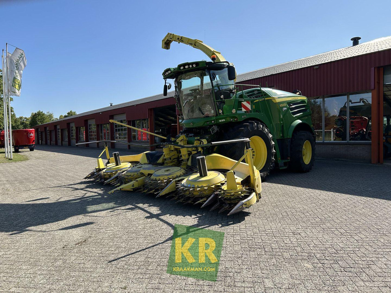 John Deere 8500 - Önjáró szecskázógép: 1 kép. John Deere 8500 - Önjáró szecskázógép: 1 kép.