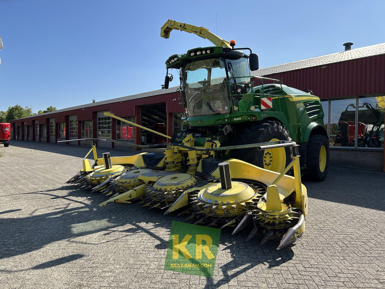 John Deere 8500 - Önjáró szecskázógép: 2 kép. John Deere 8500 - Önjáró szecskázógép: 2 kép.