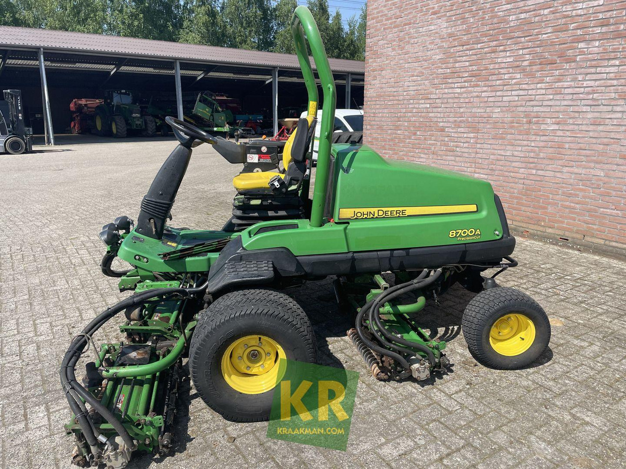 John Deere 8700A - Kerti fűkasza: 3 kép. John Deere 8700A - Kerti fűkasza: 3 kép.