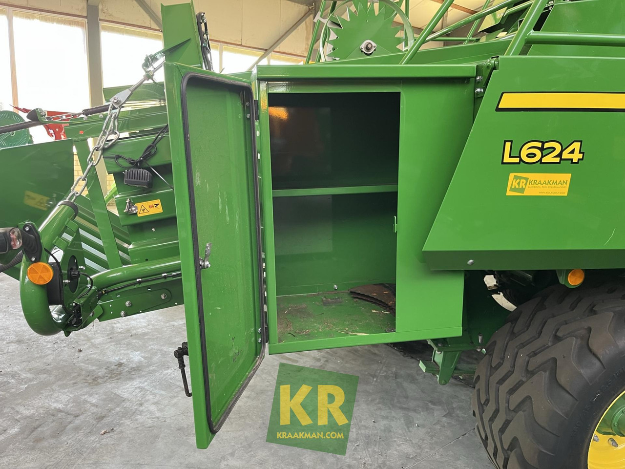 John Deere L624 - Kocka bálázó: 4 kép. John Deere L624 - Kocka bálázó: 4 kép.