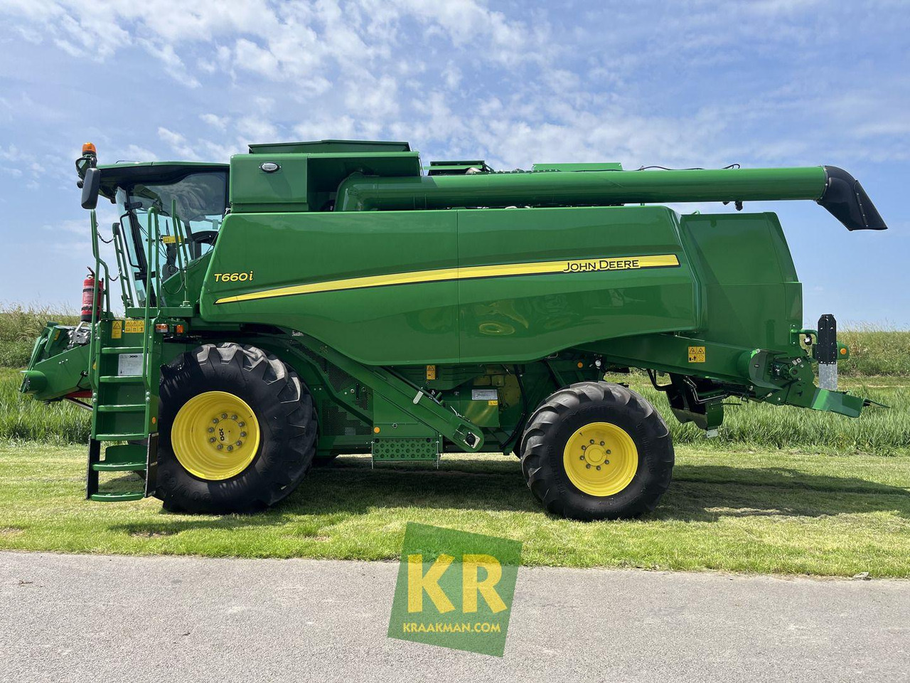 John Deere T660  - Kombájn: 2 kép. John Deere T660  - Kombájn: 2 kép.