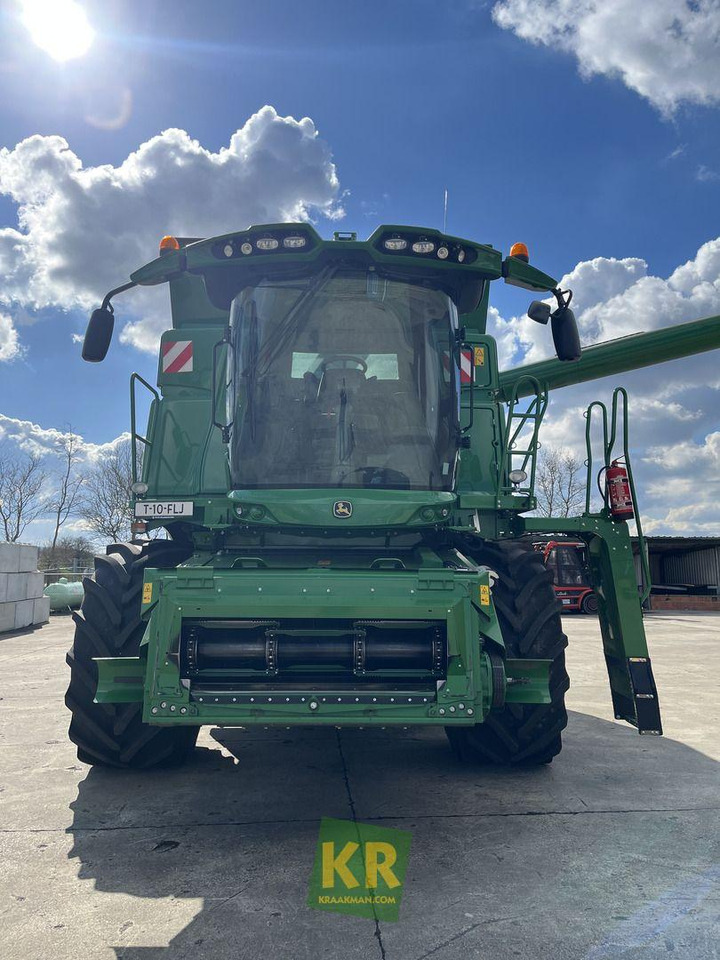 John Deere T660 - Kombájn: 2 kép. John Deere T660 - Kombájn: 2 kép.