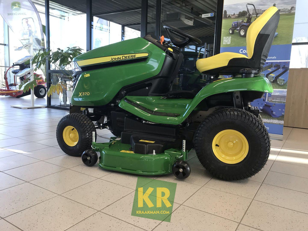 John Deere X370 - Kerti fűkasza: 5 kép. John Deere X370 - Kerti fűkasza: 5 kép.