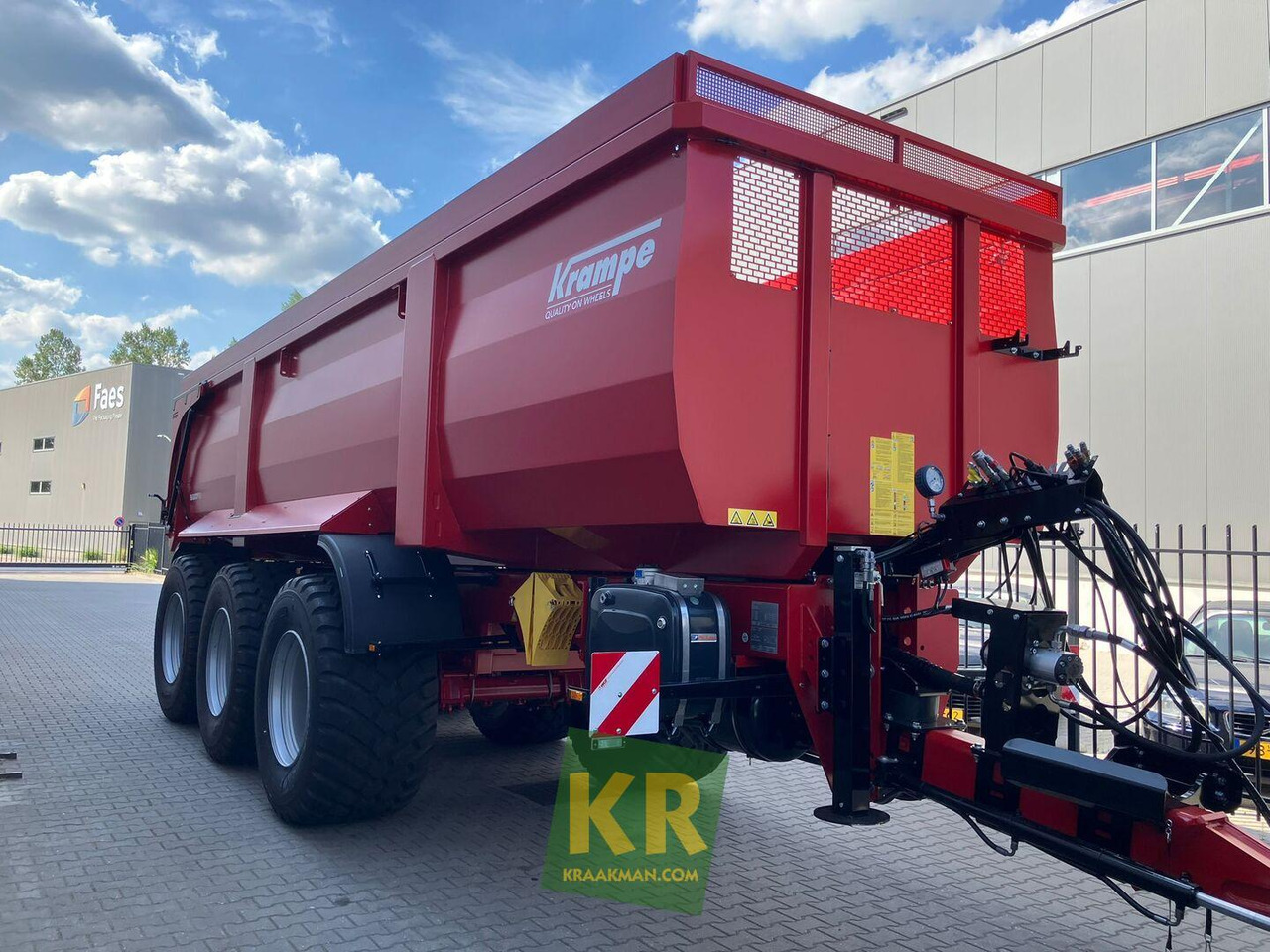 Krampe BIG BODY 900  - Mezőgazdasági billenőpótkocsi: 3 kép. Krampe BIG BODY 900  - Mezőgazdasági billenőpótkocsi: 3 kép.