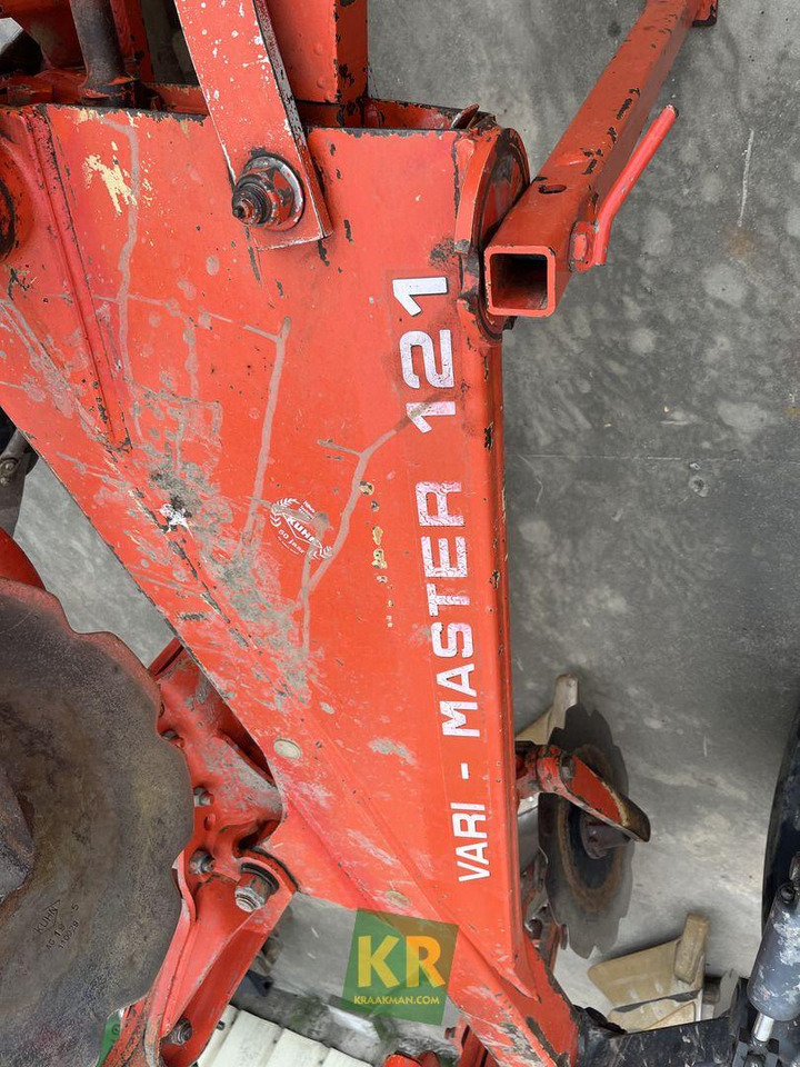 Kuhn VARI MASTER 121 - Eke: 4 kép. Kuhn VARI MASTER 121 - Eke: 4 kép.