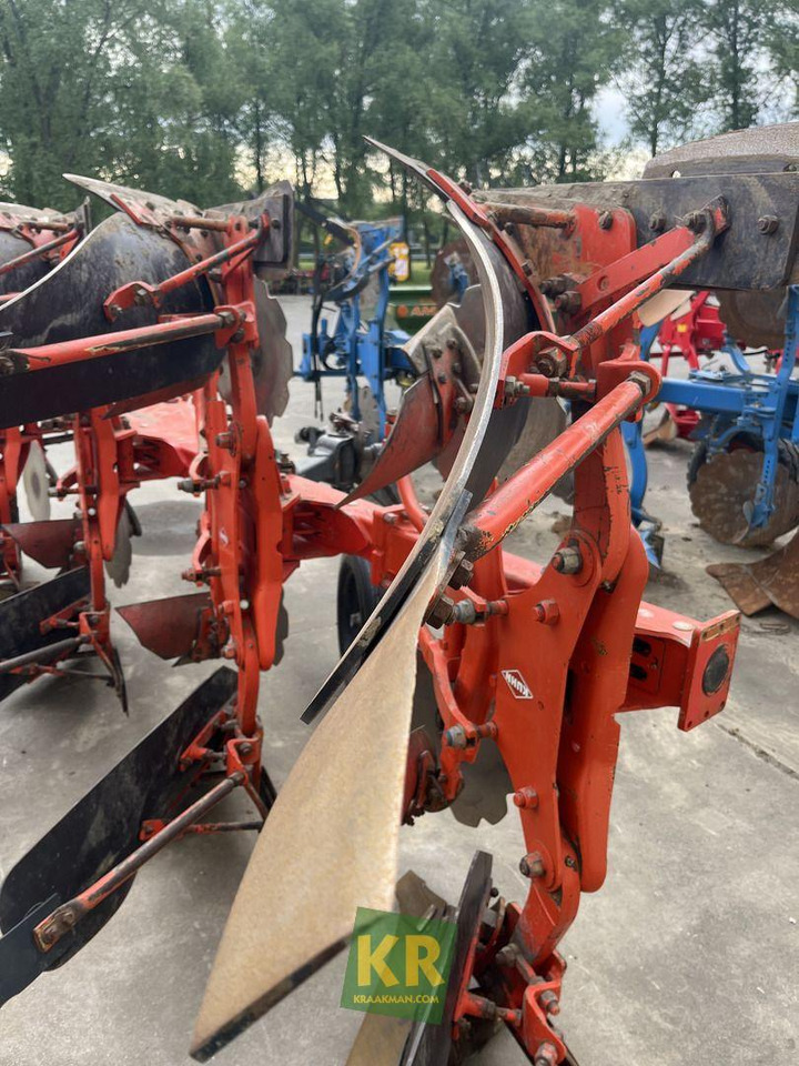 Kuhn VARI MASTER 121 - Eke: 2 kép. Kuhn VARI MASTER 121 - Eke: 2 kép.
