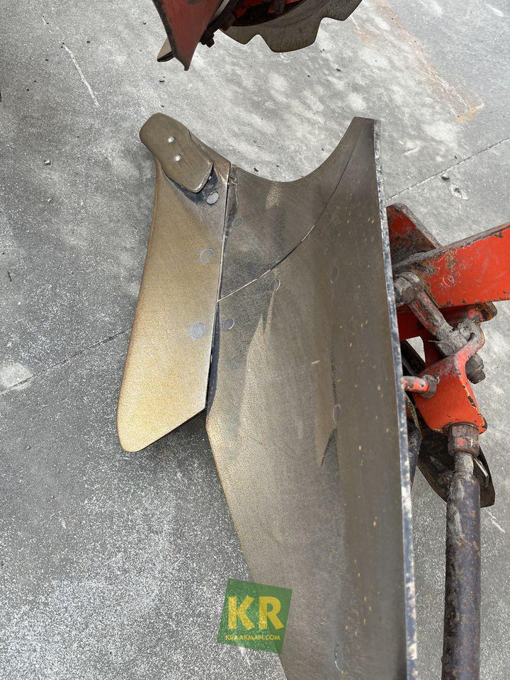 Kuhn VARI MASTER 121 - Eke: 3 kép. Kuhn VARI MASTER 121 - Eke: 3 kép.